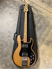 VINTAGE PEAVEY T40 4 STRING ELECTRIC BASS GUTAR (LATE 70S EARLY 80S?) WITH CASE